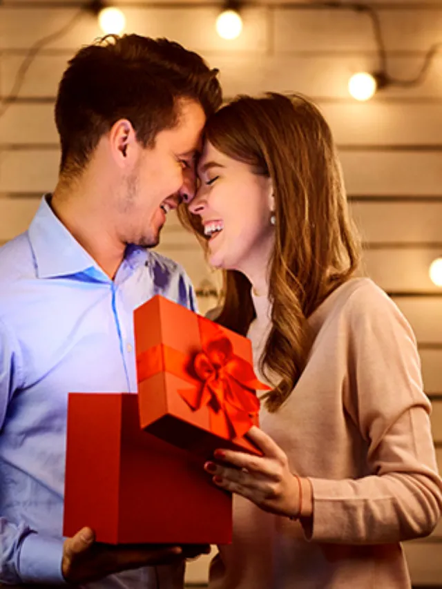 Valentine Day पर अपनी क्यूटी को दे ये गिफ्ट्स, देखते ही खुश हो जाएगी