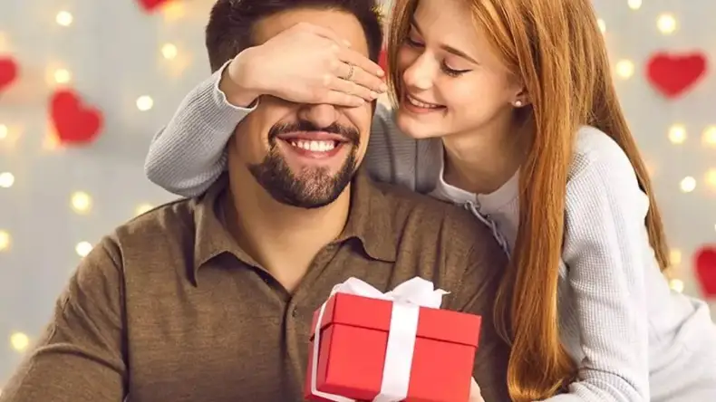 वेलेंटाइन पर भूलकर भी न दें अपने पार्टनर को ये तोहफा, रिश्ते में आएगी खटास, जानिए क्या है सही गिफ्ट?