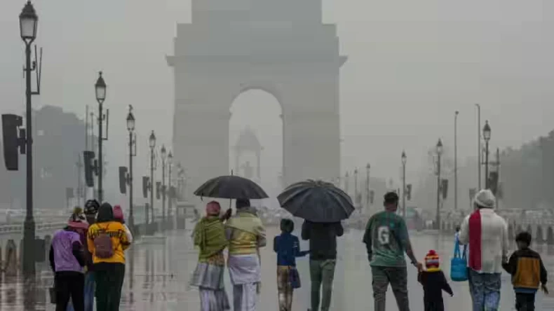 दिल्ली NCR में फिर होगी बारिश, बदलेगा मौसम का मिजाज, कश्मीर से असम तक बौछार और बर्फबारी