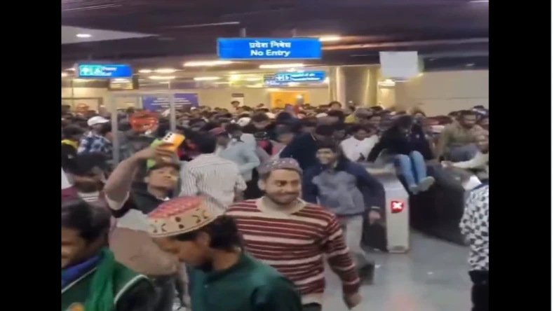 शब-ए-बारात पर मुस्लिमों ने दिल्ली मेट्रो में मचाया ऐसा उत्पात, वायरल Video देखकर डरे हिंदू