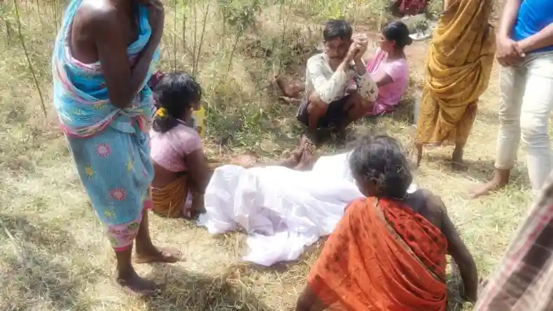 खेत से काम करके लौटी मां का उजड़ गया संसार, दो बच्चे का हाल देखकर हुई बेहोश, जांच की उठी मांग