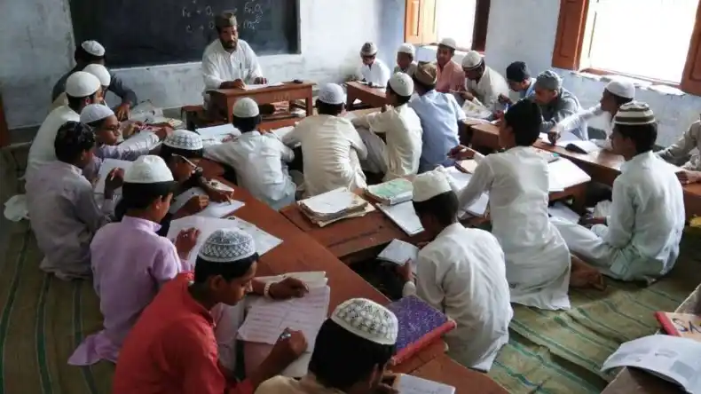 मदरसे के नाम पर सरकारी खजाने से लिए गए पैसे, लेकिन चल रहा कुछ और ही कांड, सुनकर उड़ जाएंगे होश!