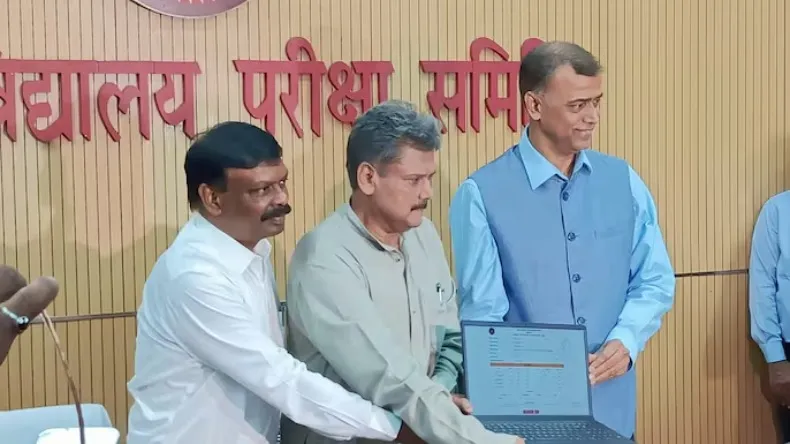 Bihar Board 10th Result: मैट्रिक में लड़कों का जलवा, 2 छात्रों ने मारी बाजी, 82.11 फीसदी पास