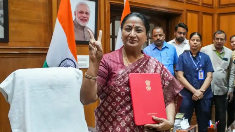 दिल्ली पर मेहरबान हुई CM रेखा गुप्ता, पहली बार पेश हुआ 1 लाख करोड़ का बजट