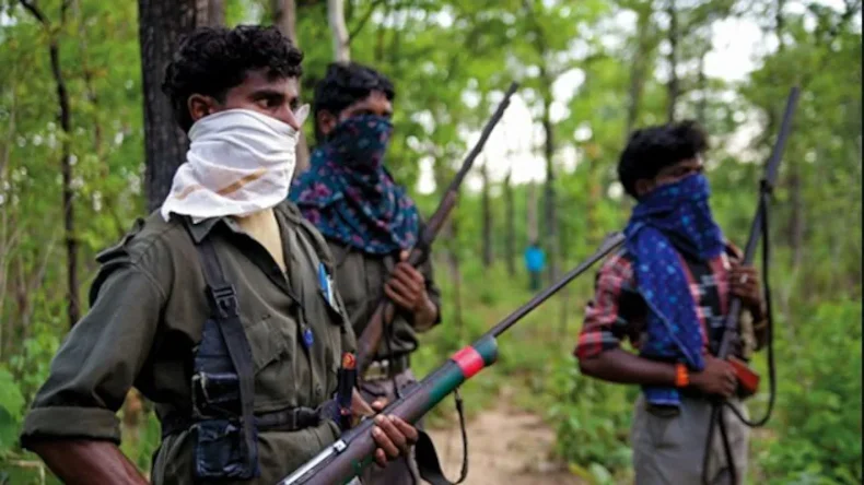 बीजापुर में नक्सलियों का बड़ा आत्मसमर्पण! 19 ने डाले हथियार, 9 पर था ₹28 लाख का इनाम
