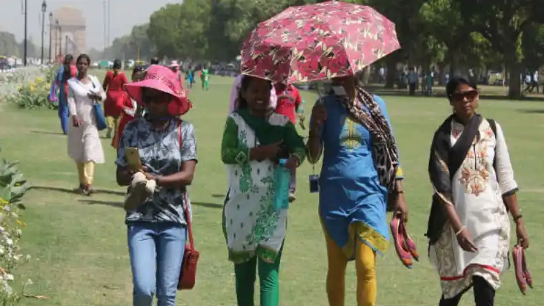 दिल्ली NCR में दिखने लगा गर्मी का असर, मध्य भारत समेत इन राज्यों में होगी बारिश, जानें आज का वेदर अपडेट
