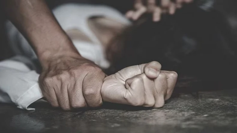 भाभी-भाभी कहकर दोस्त के घर में घुसा युवक, फिर उसी की पत्नी के साथ की गंदी हरकत, बनाया अश्लील वीडियो