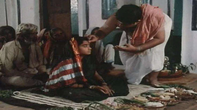 धर्म के नाम पर आज भी वेश्या बन रहीं हिंदू लड़कियां, कई मर्दों के साथ संबंध बनाने पर भंडारा करता है पिता