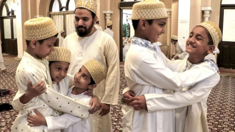 Eid Ul Fitr 2025: देशभर में आज ईद का जश्न, राष्ट्रपति-उपराष्ट्रपति ने दी शुभकामनाएं, मस्जिदों में भीड़