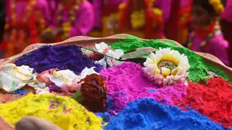 घर में पैसों की होगी बौछार, नहीं फैलाने पड़ेगे हाथ, होली से पहले घर में लाएं ये 5 चीजें
