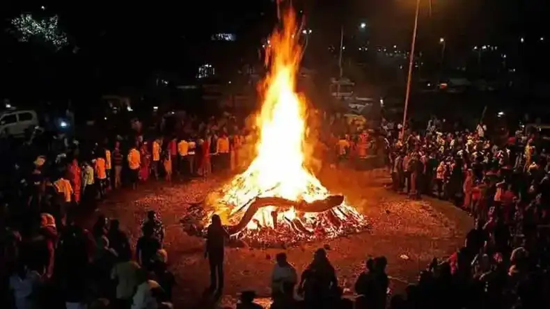 होली से पहले जान लें क्या है होलिका दहन का शुभ मुहूर्त और पूजा की विधि