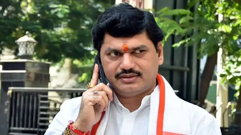 धनंजय मुंडे ने छोड़ा मंत्री पद, CM फडणवीस को सौंपा इस्तीफा, क्यों लिया इतना बड़ा फैसला ?