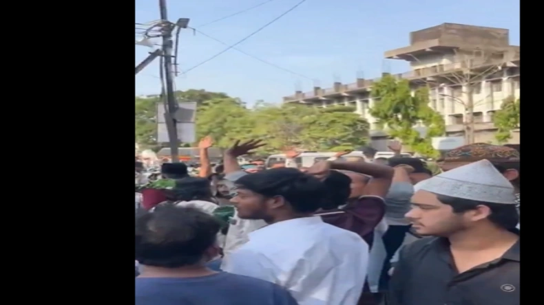 आलमगीर औरंगजेब जिंदाबाद का नारा लगाते थाना घेरने पहुंच गई मुस्लिमों की भीड़, नागपुर पुलिस ने सबको ठंडा कर दिया