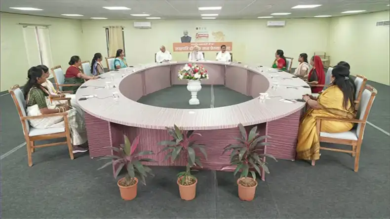मोदी जी…अब मुझे भाभी कोई नहीं बोलता, बेटा दिन भर मेरी राह देखता था लेकिन मैं हारी नहीं, थकी नहीं!