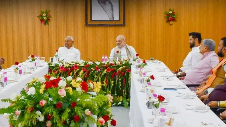 क्या बिहार में नीतीश कुमार ही होंगे NDA के सीएम कैंडिडेट, अमित शाह के बिहार मिटिंग से क्या समझा जाए?