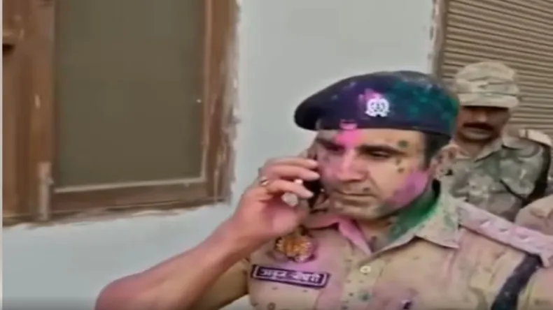 संभल वाले CO अनुज चौधरी का गजब भौकाल, वो तो हीरो बन गये, लोग बरसा रहे गुलाल और फूल!