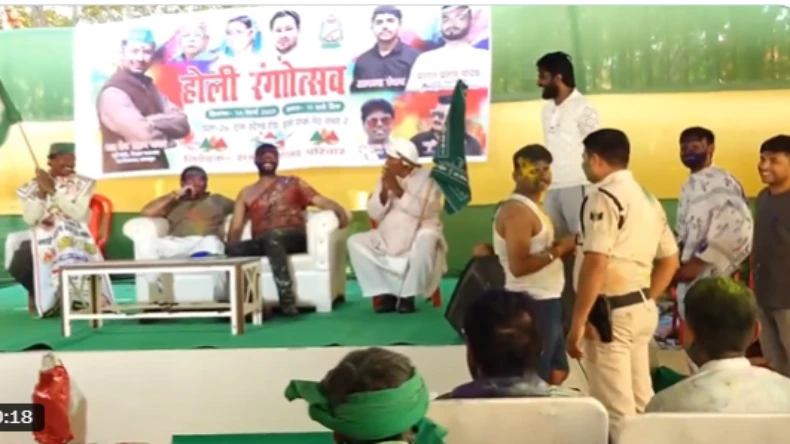 नाच नहीं तो वर्दी उतरवा दूंगा! लालू के बेटे ने होली पर पुलिस वाले को नचा दिया, नशे में टाइट तेज प्रताप का Video वायरल