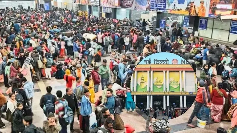 नई दिल्ली रेलवे स्टेशन पर उमड़ी भारी भीड़, ट्रेनों की लेटलतीफी से प्लेटफॉर्म 12-13 पर अफरा-तफरी