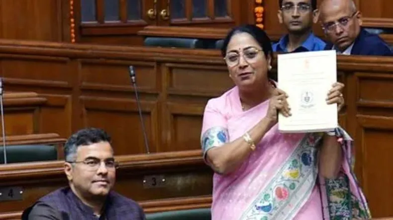 बसों की संख्या में कमी, लगातार हुआ घाटा… डीटीसी पर CAG रिपोर्ट ने खोली पोल, दिल्ली विधानसभा में पेश