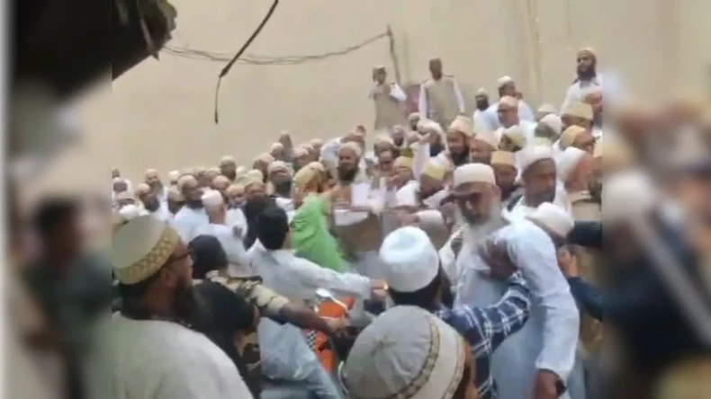 भिंडी बाजार में बोहरा और सुन्नी समुदाय आमने-सामने, जूते-चप्पल चले, नमाज के दौरान क्यों भड़का विवाद?
