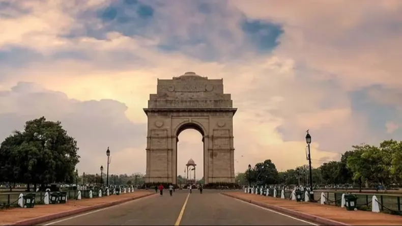 दिल्ली NCR में साफ रहेगा आसमान, मध्य भारत में हीट वेव को लेकर येलो अलर्ट, जानें अपने राज्य का मौसम