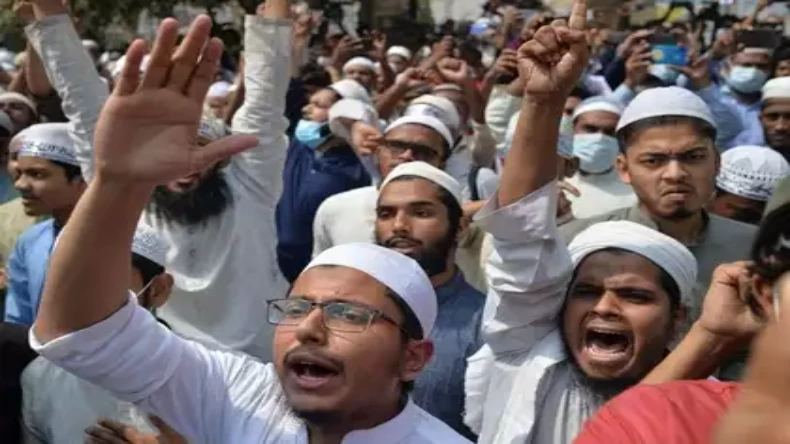 2050 तक भारत में मुस्लिमों का होगा बोलबाला! जनसंख्या तेजी से बढ़कर हो जाएगी इतनी, टेंशन में हिंदू