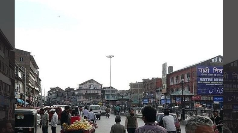 ईद से पहले कश्मीर के बाजार सुनसान, कारोबारियों को भारी नुकसान
