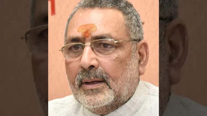 ममता बनर्जी के ब्रिटेन दौरे पर केंद्रीय मंत्री गिरिराज सिंह का हमला – “भारत का अपमान करना उनकी आदत”