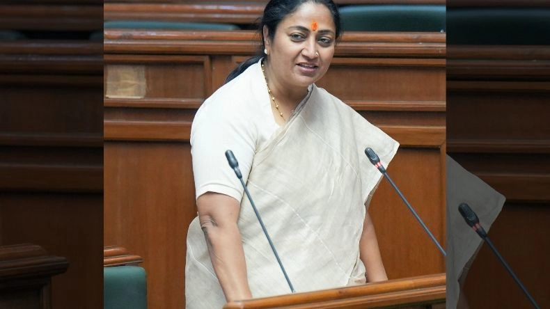 डीटीसी में 70,471 करोड़ रुपये का नुकसान, सीएजी रिपोर्ट पर मुख्यमंत्री रेखा गुप्ता ने आप सरकार पर लगाए गंभीर आरोप