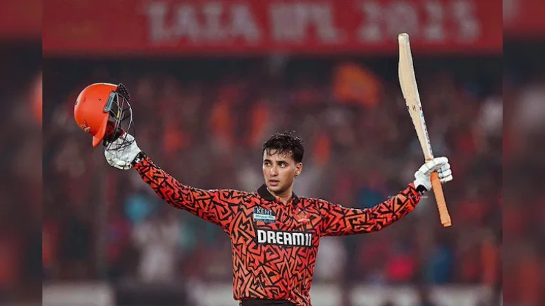 SRH vs PBKS: अभिषेक शर्मा का विस्फोटक तूफान, टी-20 में रचा इतिहास – दुनिया में पहला ऐसा कारनामा किया!