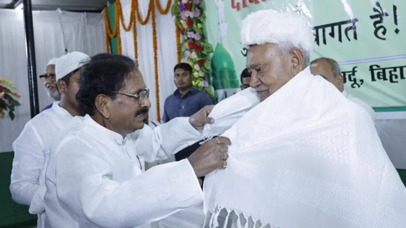 वक्फ बिल का समर्थन कर फंस गये नीतीश कुमार, चुनावी साल में जेडीयू में बगावत!