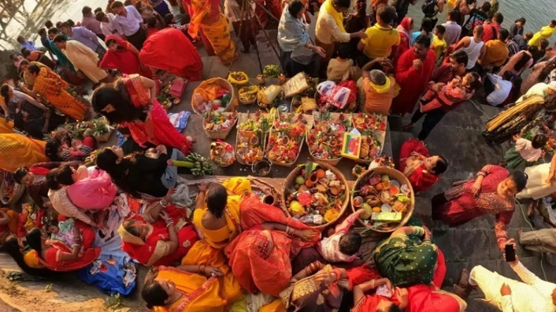 उगते सूरज को अर्घ्य के साथ चैती छठ संपन्न, 36 घंटे के निर्जला व्रत के बाद व्रती ने किया पारण
