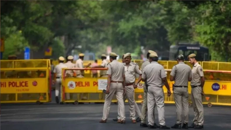 दिल्ली पश्चिमी विहार में प्रॉपर्टी डीलर को गोलियों से भूना, ताबड़तोड़ फायरिंग देख दहशत में लोग