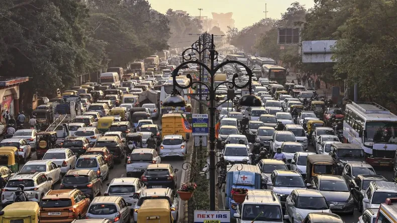 दिल्ली में आज लगेगा भयंकर जाम, इन रास्तों से बचें, वरना फंस जाएंगे