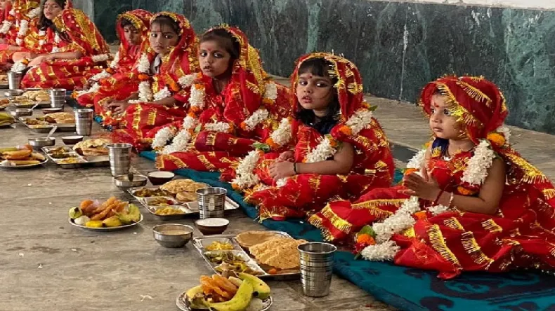 Chaitra Navratri 2025: नवरात्रि की महाष्टमी आज, जानिए कन्या पूजन का शुभ मुहूर्त और पूजन विधि