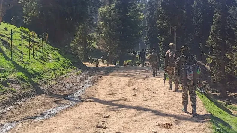 पहलगाम अटैक के बाद अब कश्मीरी पंडित की बारी, आतंकियों के नए निशाने को लेकर सुरक्षाबल अलर्ट