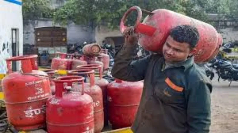 अब हो जाएगी रसोई गैस सिलेंडर की होम डिलीवरी बंद! जानें क्या है पूरा मामला