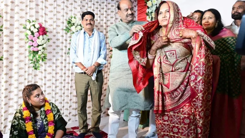 लोकसभा स्पीकर ओम बिरला ने निभाया भाई का फर्ज, शहीद की बेटी की मेंहदी में लेकर पहुंचे भात!
