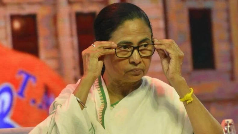 चुप-चुप, पकर-पकर करता रहता है! ममता के सांसद की संसद में गजब बेइज्जती