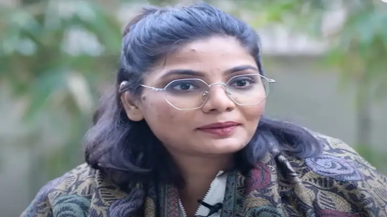 पहलगाम हमले पर विवादित टिप्पणी को लेकर नेहा सिंह राठौर पर FIR, रातों रात पाकिस्तान की फेवरेट बनीं भारतीय लोकगायिका