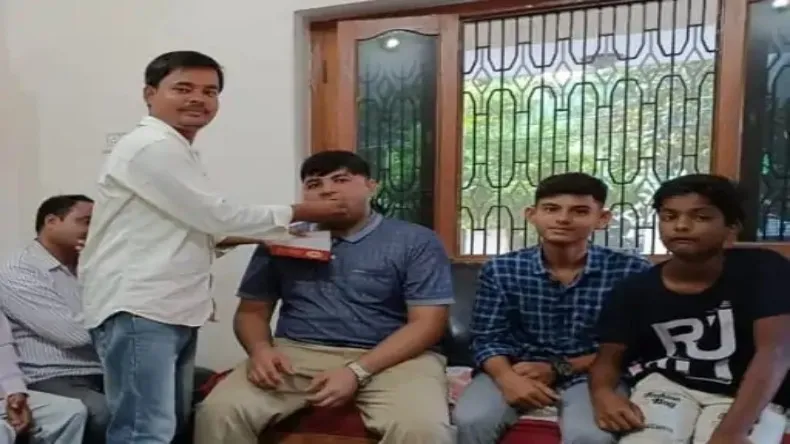 UPSC 2024 Result: पिता की पंक्चर की दुकान, बेटे ने IAS एग्जाम किया पास,  झूम उठा परिवार!
