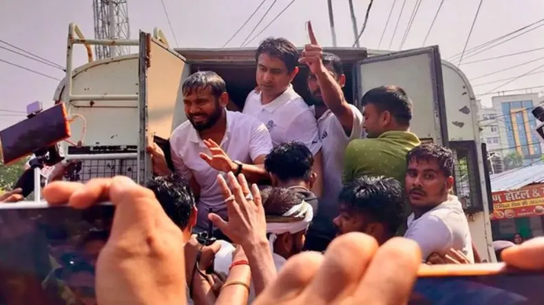पटना में सियासी तूफान, कन्हैया कुमार हिरासत में, कांग्रेस की पदयात्रा पर पुलिस का लाठीचार्ज