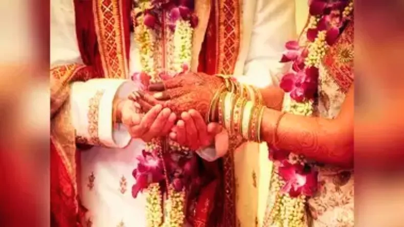 जवान बेटी दिखाकर 45 साल की विधवा मां से करा दिया निकाह, अरमानों पर फिरा पानी और हो गया बखेड़ा!