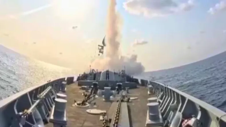 ड़र गया पाकिस्तान! मिसाइल टेस्ट की तैयारी पर भारतीय नौसेना ने दिखाई Destroyer की ताकत