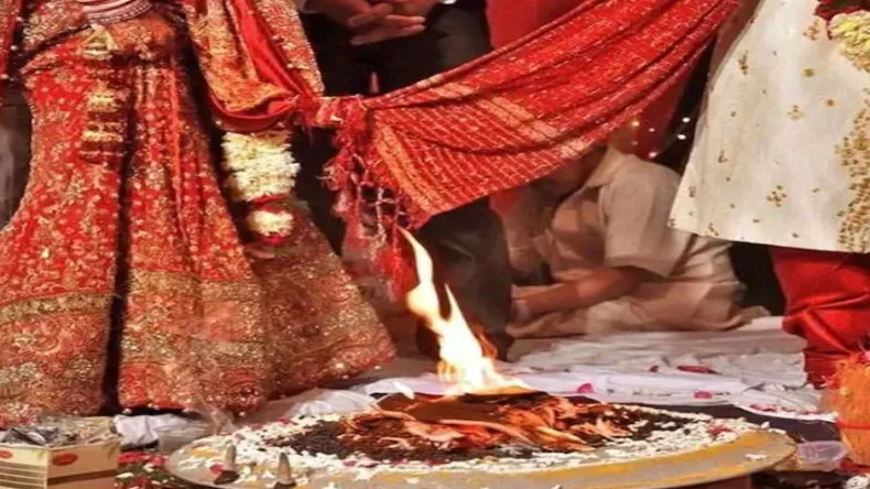 पति की हैवानियत की शिकार दो पत्नियां भागीं, तीसरी ब्याह लाया और जिंदा जलाकर मार डाला