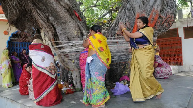 Vat Savitri Vrat 2025: वट सावित्री व्रत आज, पूजा के लिए ये है शुभ मुहूर्त, बन रहा विशेष संयोग