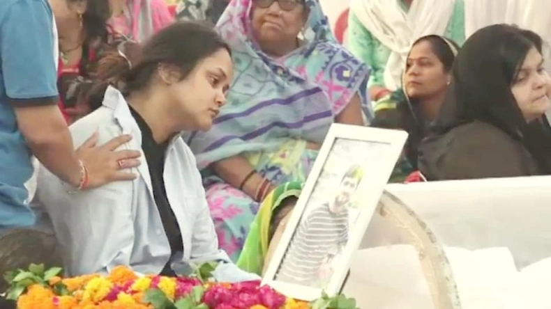 एक नहीं हैं हिंदू-मुसलमान! गुस्से से फट पड़ी पहलगाम में मारे गए शुभम की पत्नी ऐशन्या, बोली हिंदू होने पर भारत ने छोड़ा अनाथ