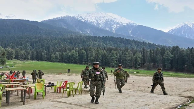पहलगाम हमले के बाद LOC पर 10 दिनों से गोलियां क्यों बरसा रहा है पाकिस्तान, जानें इसके पीछे की मंशा