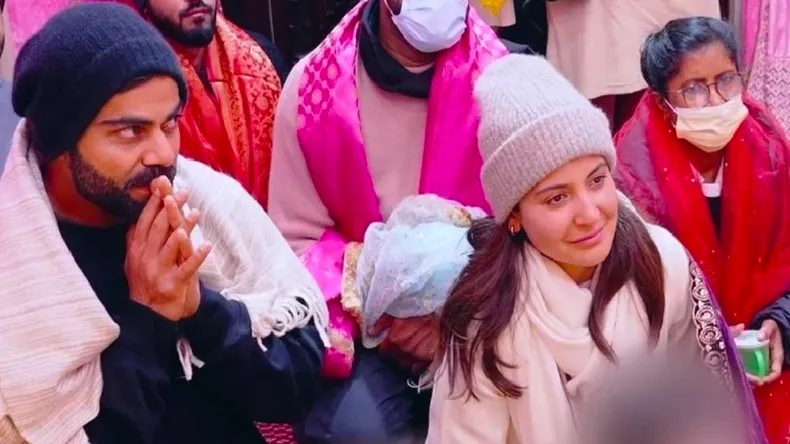 टेस्ट क्रिकेट से संन्यास लेते ही सीधे वृंदावन पहुंचे विराट कोहली, प्रेमानंद महाराज जी के चरणों में लेटकर लिया आशीर्वाद
