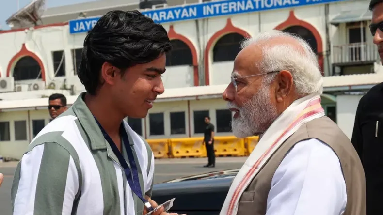वैभव सूर्यवंशी की पीएम मोदी से खास मुलाकात, इंग्लैंड जाने से पहले मोदी ने ऐसे बढ़ाया हौसला, देखें Video